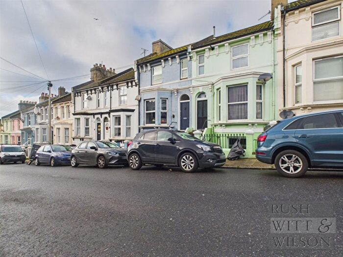 1 Bedroom Flat For Sale In St. Marys Road, Hastings, TN34