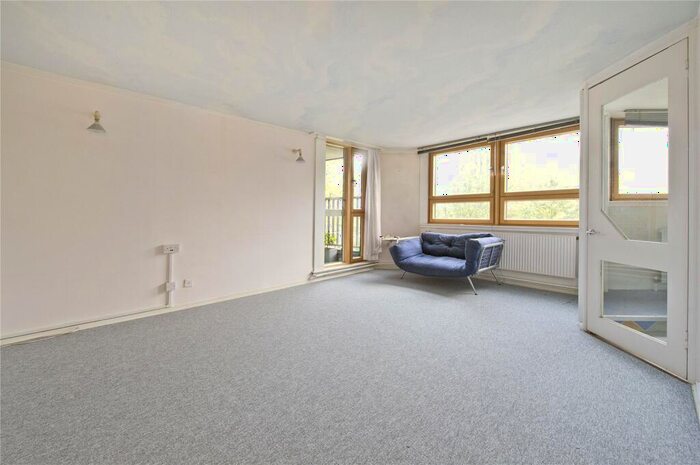 3 Bedroom Apartment To Rent In Blantyre Walk, Worlds End Estate, London, SW10