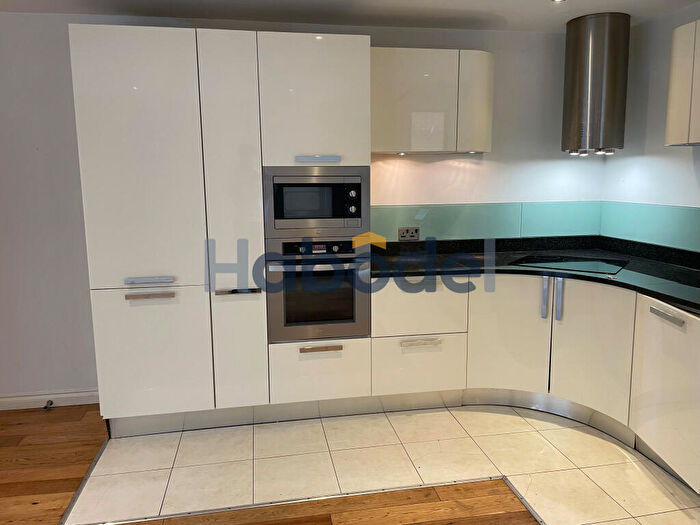 2 Bedroom Flat To Rent In St James Court, Grand Parade, Leigh On Sea, SS9