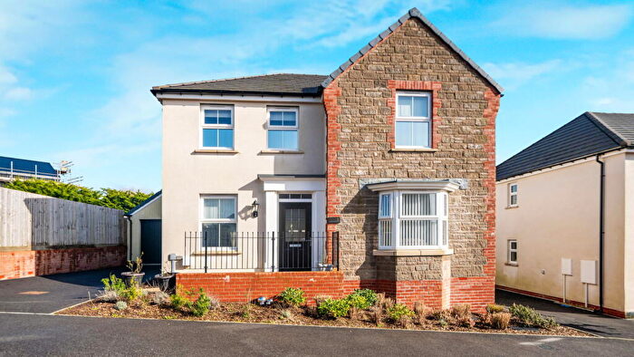 4 Bedroom Detached House For Sale In North Down Close, Saltash, PL12
