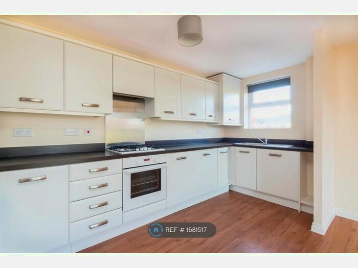 2 Bedroom Flat To Rent In Normandy Drive, Yate, Bristol, BS37
