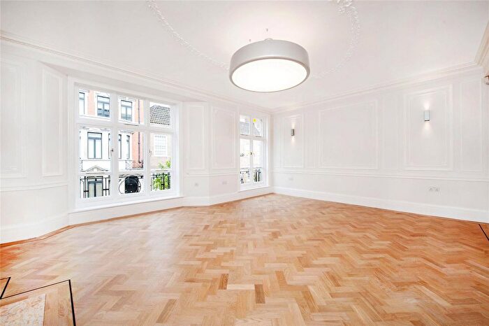 3 Bedroom Flat To Rent In Weymouth Street, Marylebone, London, W1G