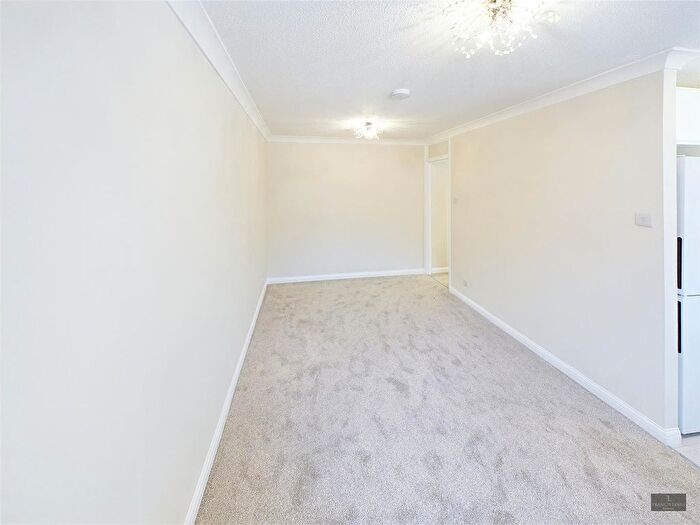 1 Bedroom Flat To Rent In Riverview Drive, Exeter, EX4