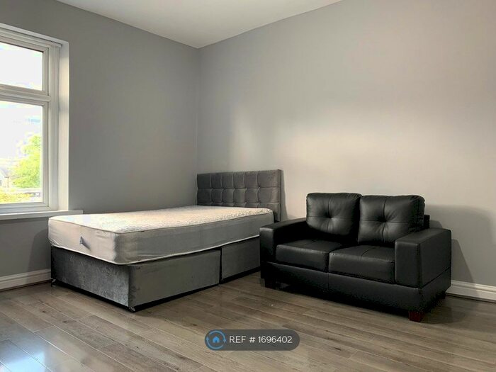 Studio To Rent In Claremont, Bradford, BD7