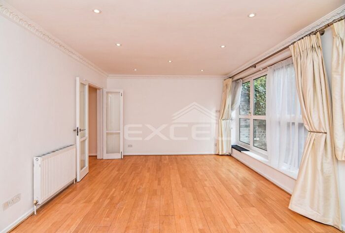3 Bedroom Flat To Rent In Daleham Gardens, Belsize Park, London, NW3