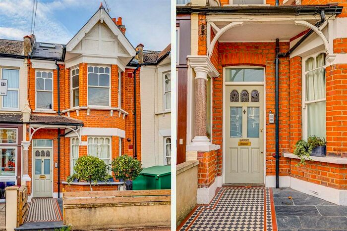 3 Bedroom Flat To Rent In Clonmore Street, London, SW18