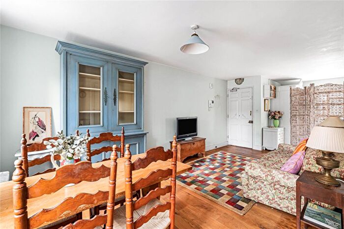 1 Bedroom Flat For Sale In Regents Bridge Gardens, London, SW8