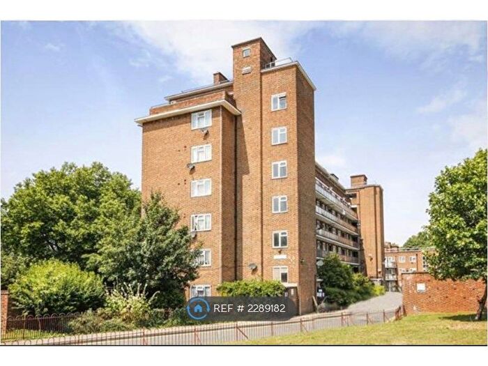 2 Bedroom Flat To Rent In Horsman House, London, SE5
