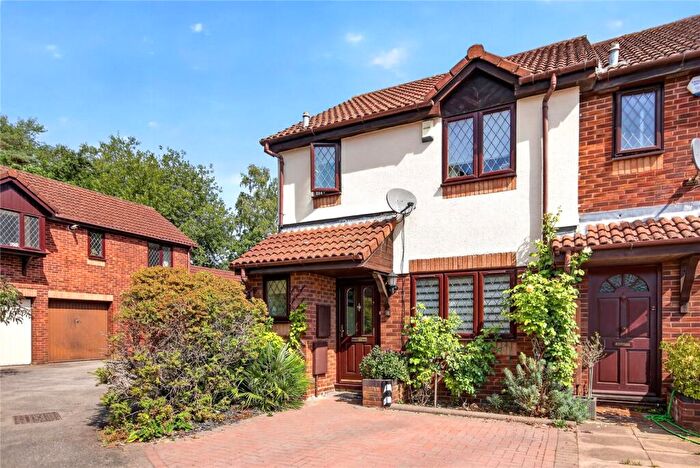 3 Bedroom End Of Terrace House For Sale In Fawler Mead, Bracknell, Berkshire, RG12