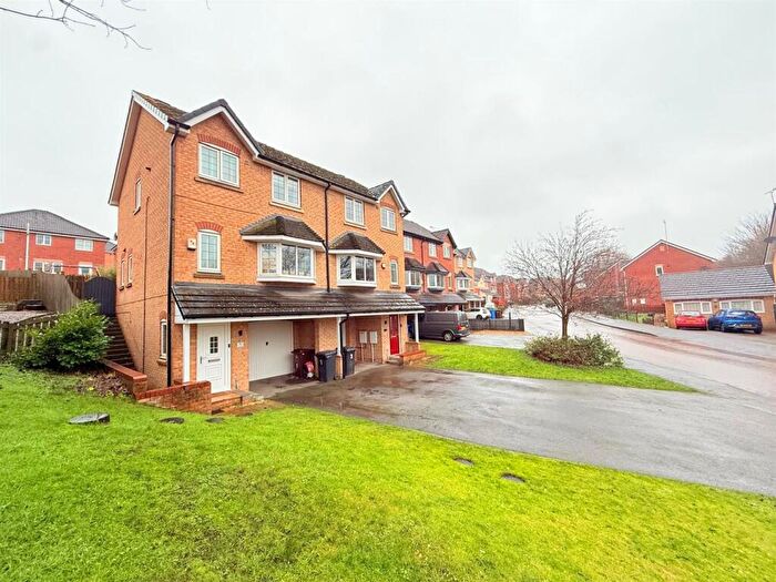 3 Bedroom Semi-Detached House For Sale In Ironstone Drive, Chapeltown, Sheffield, S35