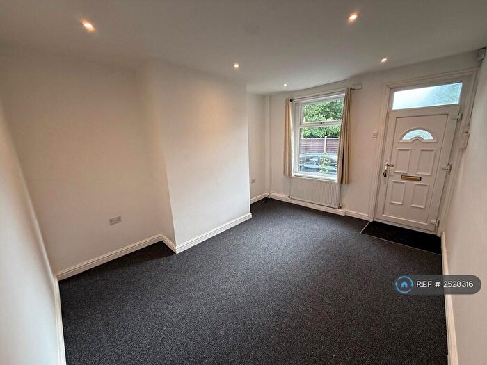 2 Bedroom End Of Terrace House To Rent In Brookland Street, Rochdale, OL16