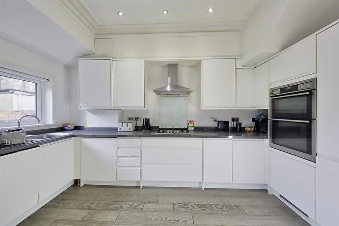 4 Bedroom Terraced House To Rent In Baytree Road, Brixton, SW2