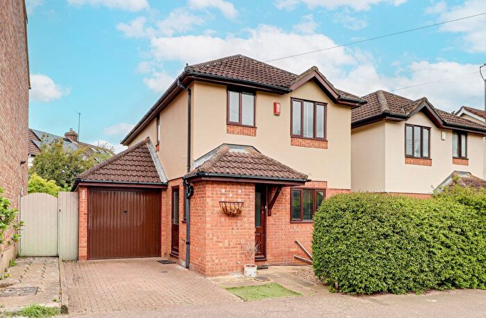 3 Bedroom Detached House For Sale In Coleswood Road, Harpenden, Hertfordshire, AL5