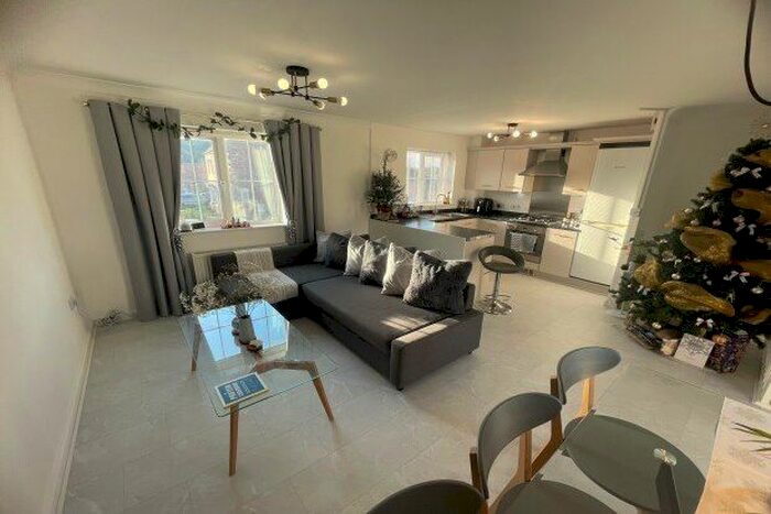 2 Bedroom Maisonette To Rent In Wicken Close, Cardiff, CF3