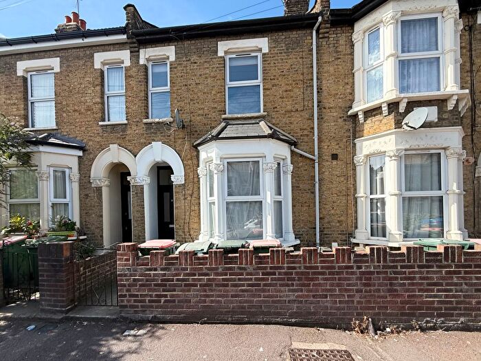 1 Bedroom Flat To Rent In Fourth Avenue, Manor Park, E12