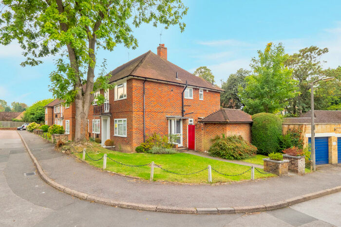 2 Bedroom Maisonette To Rent In Basildon Close, Sutton, Surrey, SM2