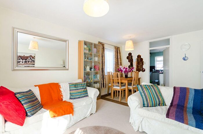2 Bedroom Flat To Rent In Carlisle Close, Kingston, Kingston Upon Thames, KT2