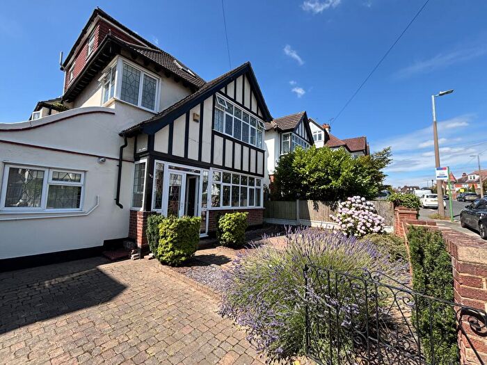 4 Bedroom Detached House To Rent In Kings Road, Westcliff-on-sea, Southend-on-sea, SS0