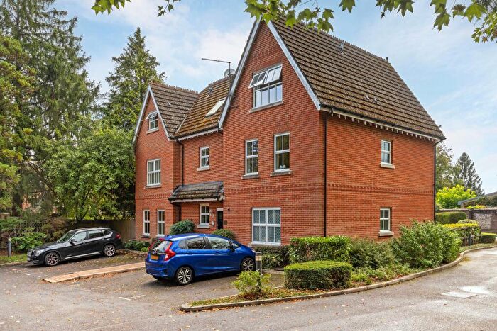2 Bedroom Flat To Rent In Park Road, Winchester, SO23