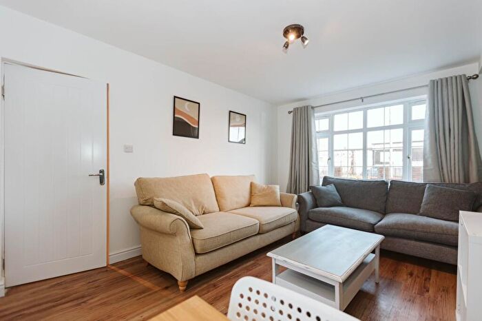 4 Bedroom House To Rent In Brangwyn Grove, Bristol, BS7