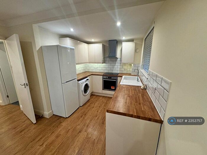 1 Bedroom Flat To Rent In Courtdowns Road, Kent, BR3