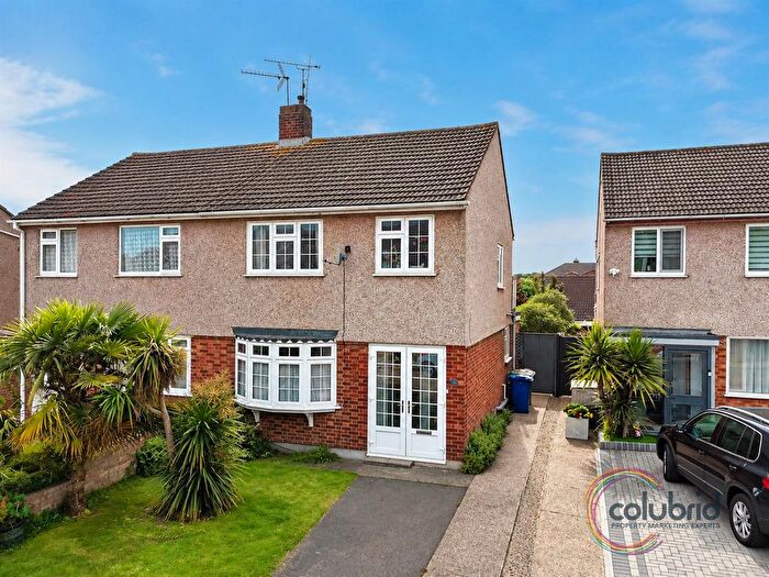 3 Bedroom Semi-detached House For Sale In Clarkebourne Drive, Grays, RM17