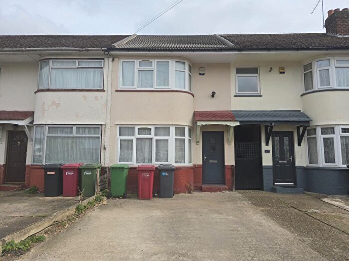 3 Bedroom House To Rent In Lewins Way, Slough, SL1