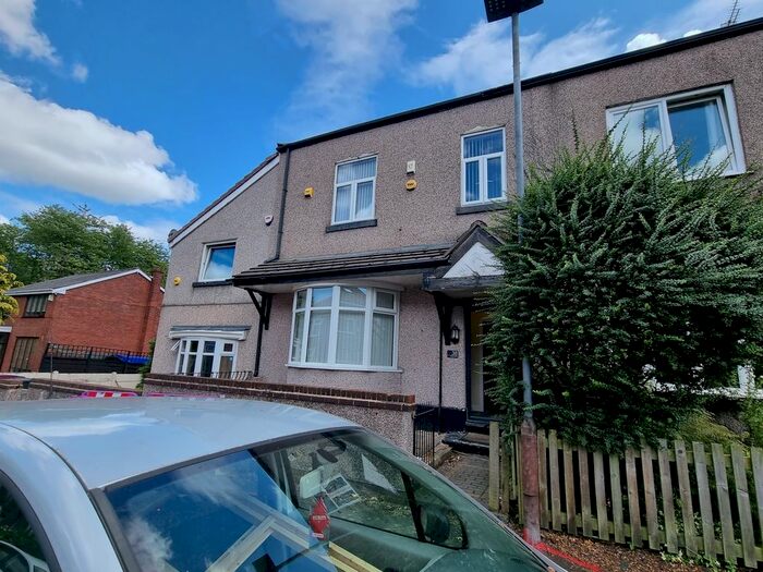 4 Bedroom Semi-Detached House To Rent In Darley Grove, Farnworth, Bolton, BL4