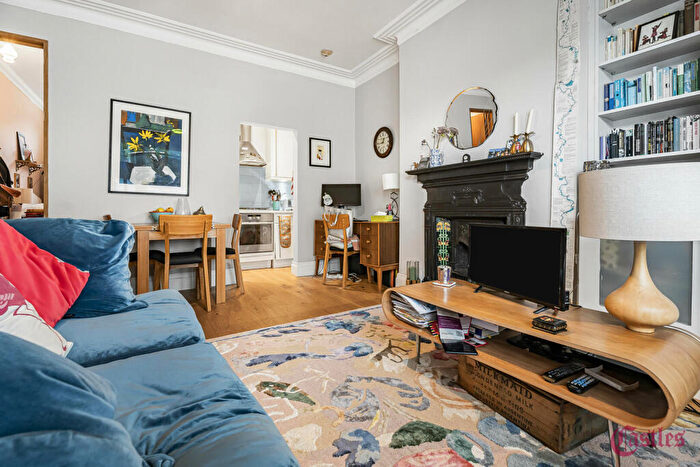 1 Bedroom Flat For Sale In Denton Road, N8