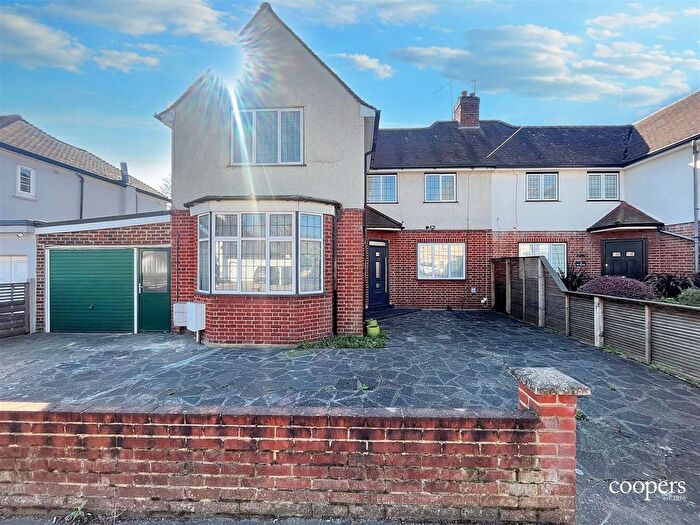 4 Bedroom Semi-Detached House To Rent In Elm Avenue, Ruislip, HA4