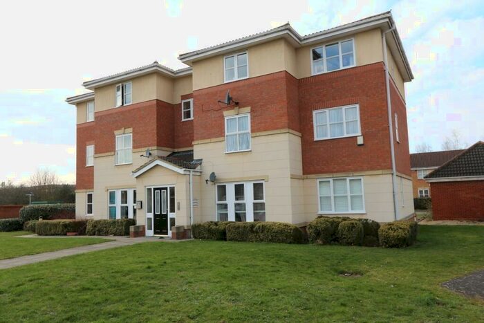 2 Bedroom Flat To Rent In Gillespie Close, Bedford, MK42