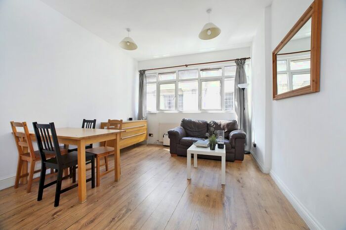 4 Bedroom Flat To Rent In St. Johns Estate, Tower Bridge Road, London, SE1