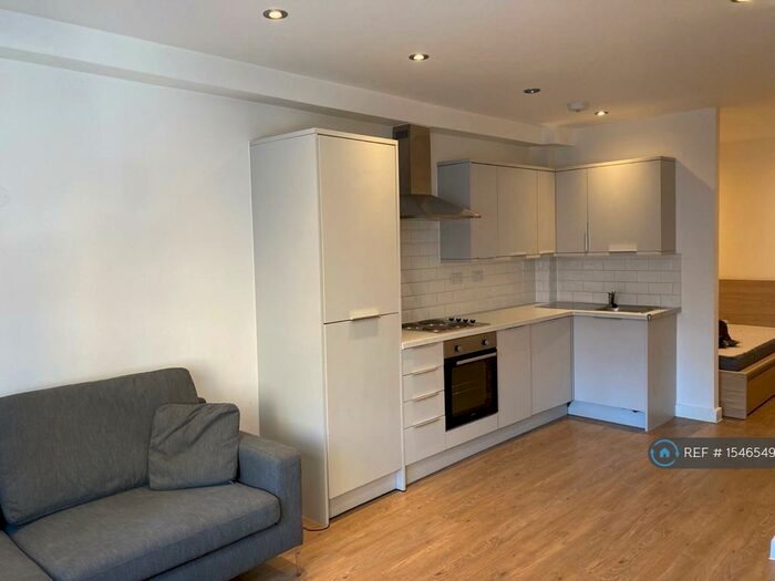 Studio To Rent In Roman Road, London, E2