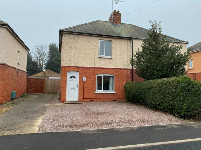 3 Bedroom Semi-Detached House To Rent In George Street, Bourne, PE10