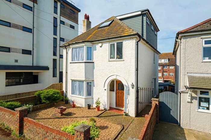 4 Bedroom Detached House For Sale In Victoria Road, Hythe, CT21
