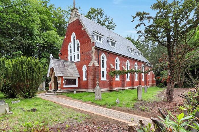 2 Bedroom Flat For Sale In Longcross Road, Longcross, Chertsey, KT16