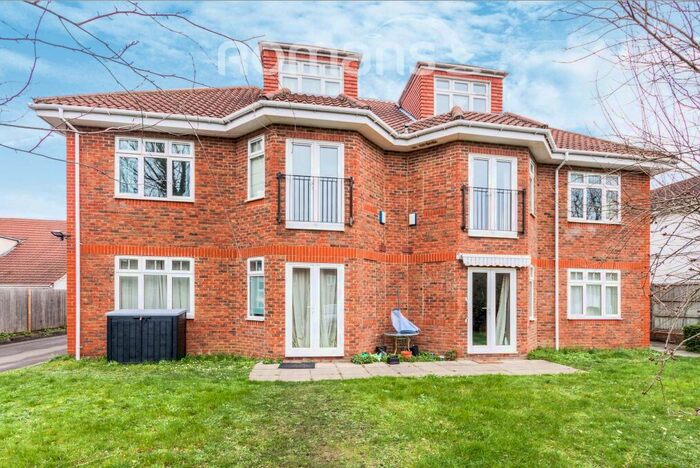 2 Bedroom Flat To Rent In Reading Road, Winnersh, Wokingham, RG41