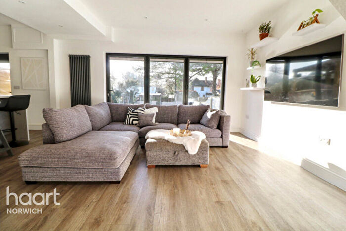 4 Bedroom Chalet For Sale In Holmesdale Road, Norwich, NR13