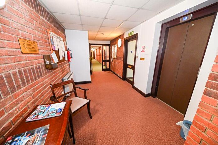 2 Bedroom Retirement Property For Sale In Havant Road, Horndean, PO8