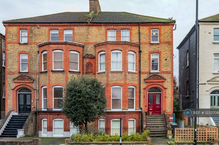 2 Bedroom Flat To Rent In Dulwich Road, London, SE24
