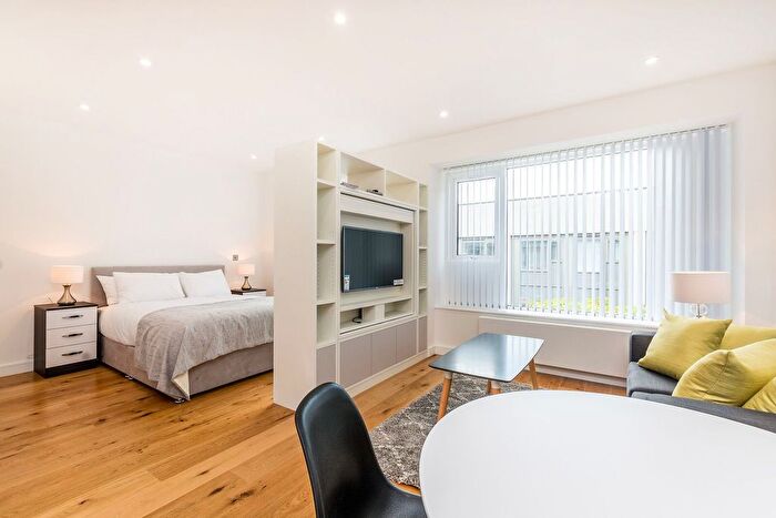 Maisonette To Rent In Central House, Lampton Road, Hounslow, TW3