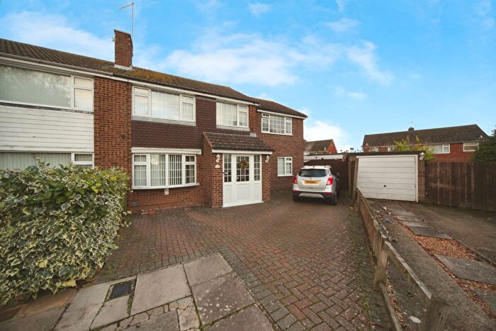 4 Bedroom Semi Detached House For Sale In Ranock Close, Luton, LU3