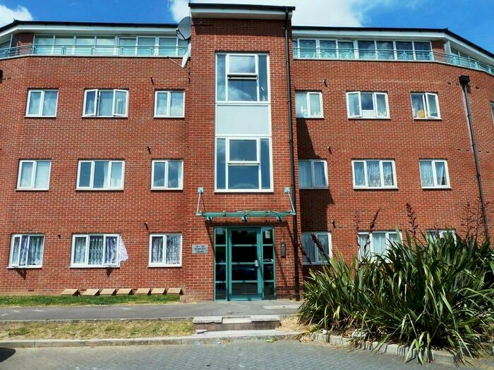 2 Bedroom Flat To Rent In Bowery Court St Marks Place Dagenham Essex, RM10