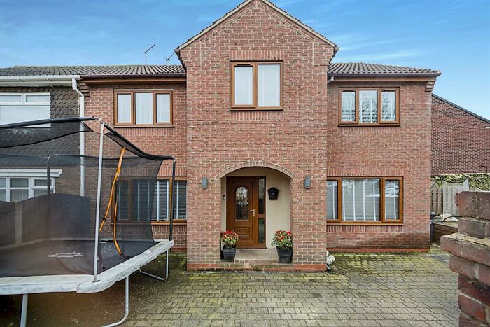 4 Bedroom Semi-Detached House For Sale In Maple Grove, Conisbrough, Doncaster, DN12