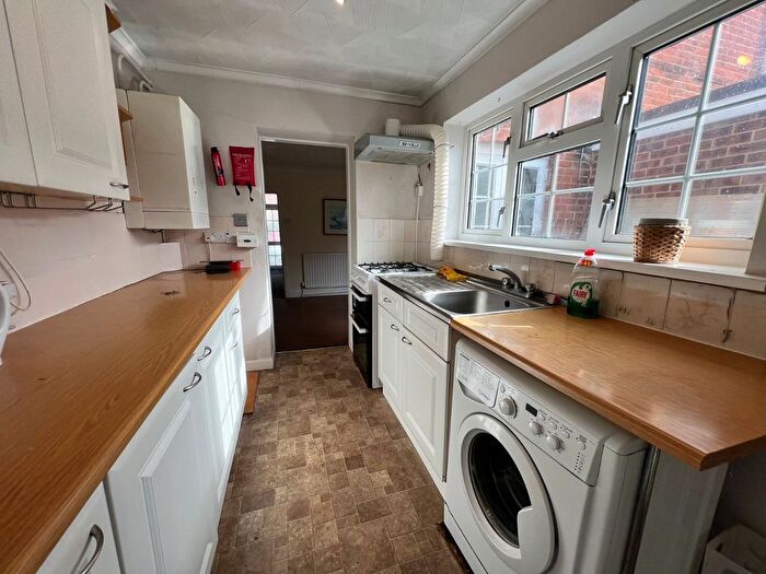 2 Bedroom End Of Terrace House To Rent In Kent Road, Southampton, Hampshire, SO17