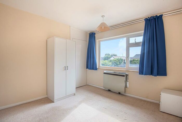 2 Bedroom Apartment To Rent In Lightwater, Surrey, GU18