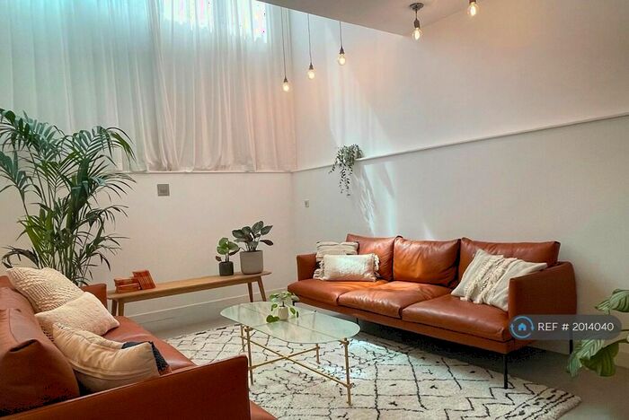 2 Bedroom Semi-Detached House To Rent In Cornthwaite Road, London, E5