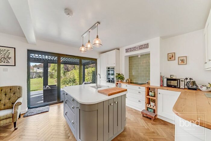 3 Bedroom Chalet For Sale In Chignal Road, Chelmsford, CM1