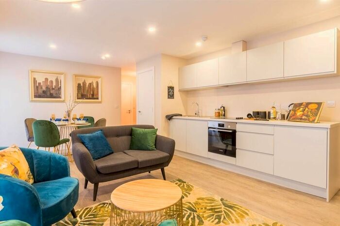 2 Bedroom Flat To Rent In Park Hill Road, Croydon, Surrey, CR0