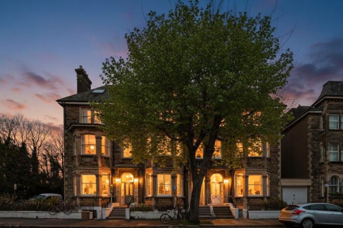 2 Bedroom Flat For Sale In Cromwell Road, Hove, BN3